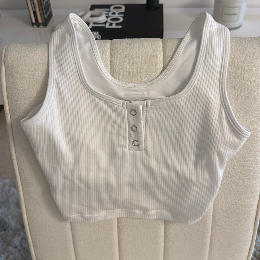 Bombshell sportswear
Henley long Bra WHITE
Size Small 
Worn 1 time